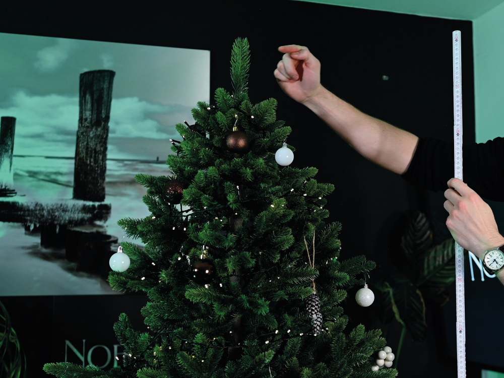 Kontrollmessung: Marco mit Zollstock