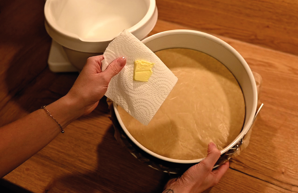 Kuchenform vorbereiten, einfetten