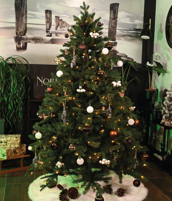 Weihnachtsbaum mit LED Testsieger VIVANNO